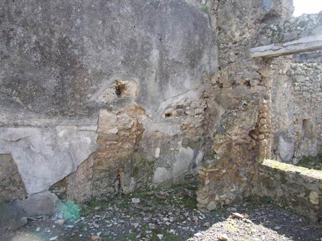 IX.9.e Pompeii. March 2009. Room 16. South west corner, with window to small atrium.