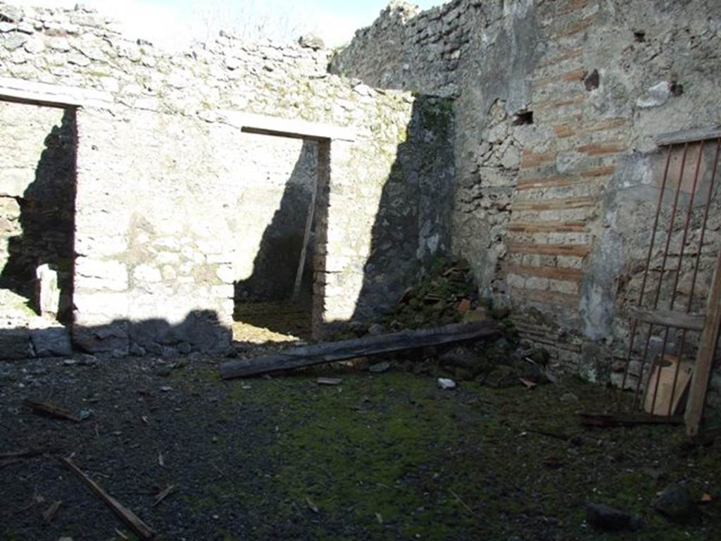 IX.9.f Pompeii. March 2009. Atrium, looking south east.