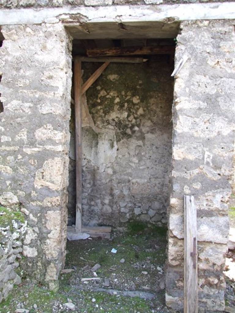 IX.9.f Pompeii. March 2009. Doorway to Cubiculum.