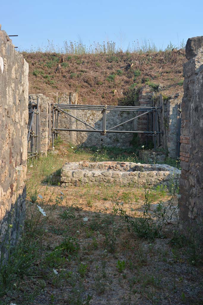 IX.10.2 Pompeii. July 2017. Looking south along entrance corridor 1 towards atrium 2.
Foto Annette Haug, ERC Grant 681269 DÉCOR.