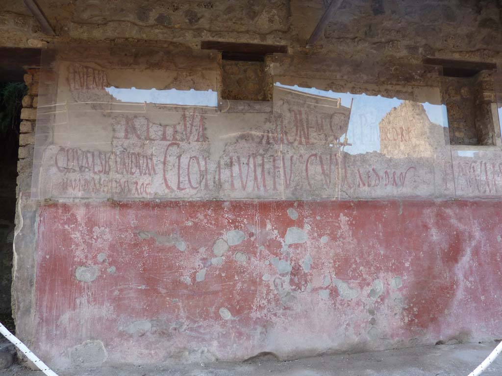 IX.11.3 Pompeii. October 2014. Wall on east of entrance 3, between 3 and 4.
Foto Annette Haug, ERC Grant 681269 DÉCOR.