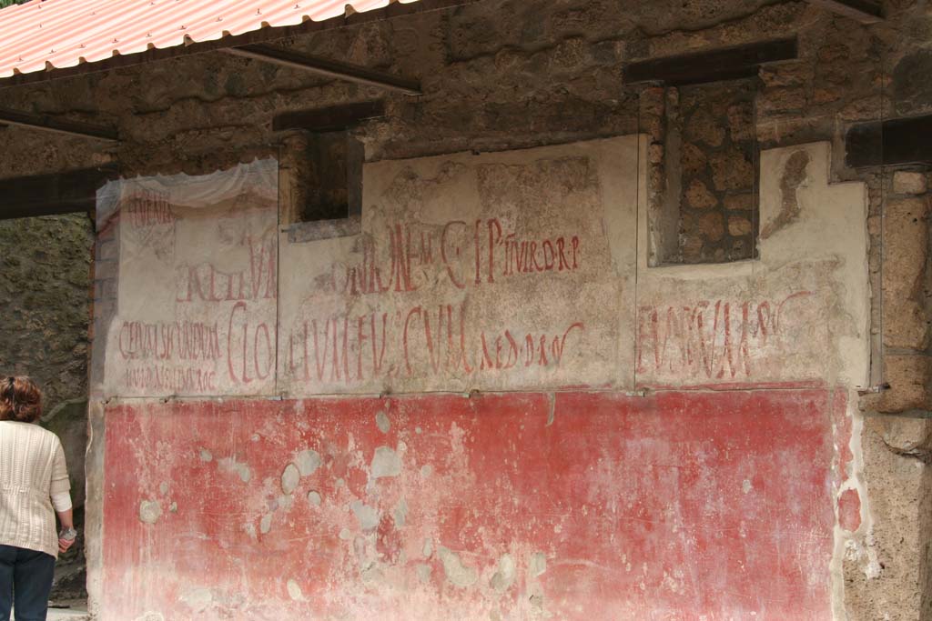 IX.11.3 Pompeii. April 2010. Detail of graffiti on wall on east of entrance 3, between 3 and 4.
Photo courtesy of Klaus Heese.