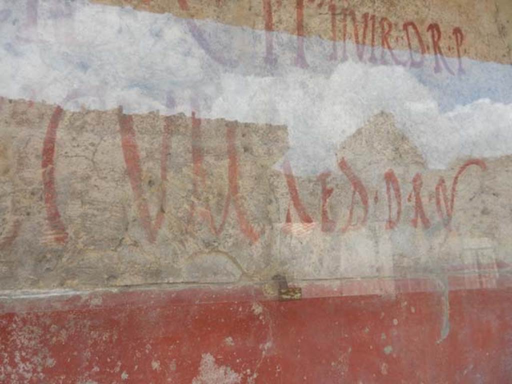 IX.11.3 and IX.11.4 Pompeii. May 2016. Detail from graffiti between entrances 3 and 4.
Photo courtesy of Buzz Ferebee.