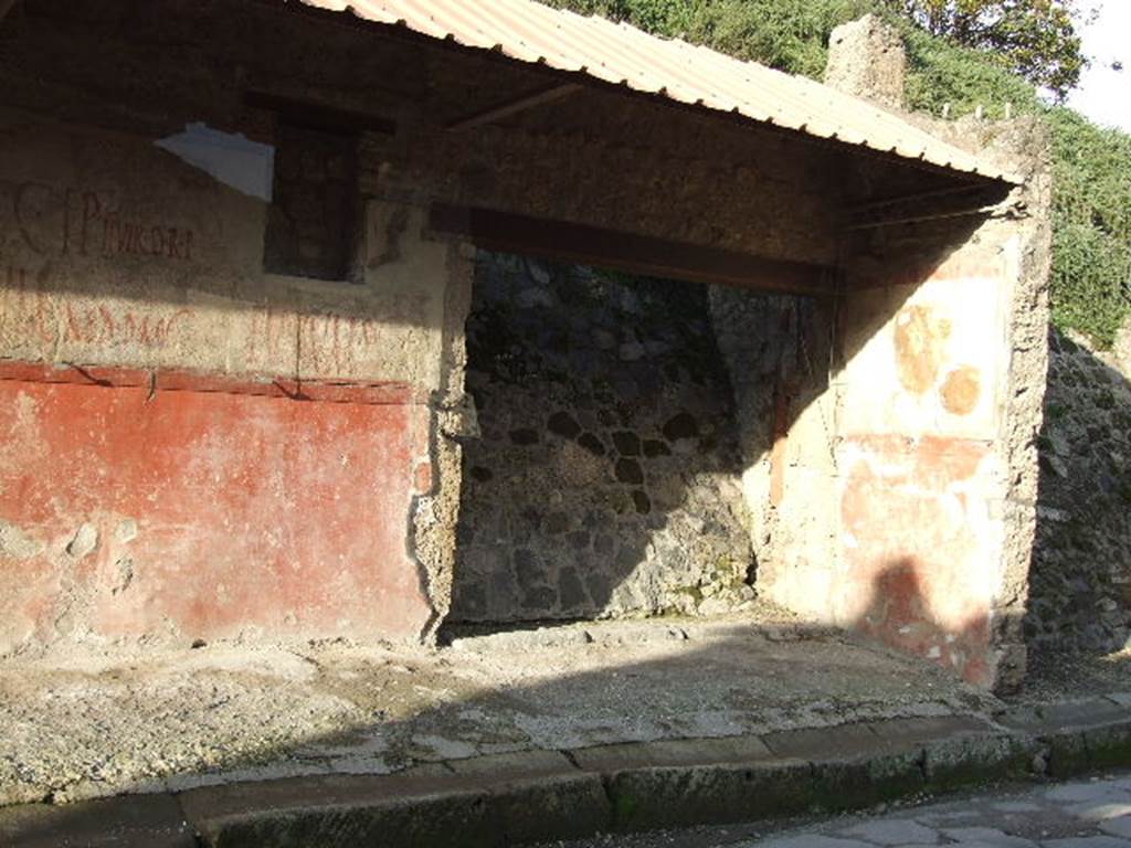 IX.11.4 Pompeii. December 2006. Doorway and painted plaster, on both sides.