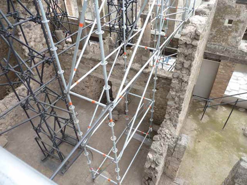 IX.12.4 Pompeii. May 2010. Atrium “c”, looking south-east.