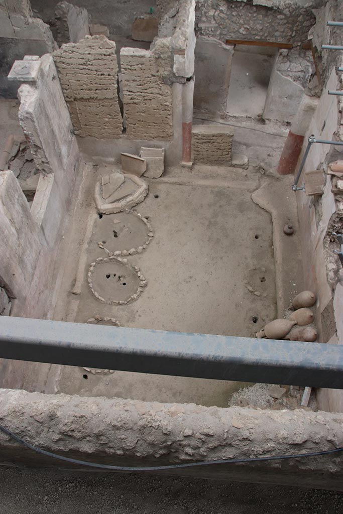 IX.12.4 Pompeii. October 2024.
Small courtyard “m”, looking south. Photo courtesy of Klaus Heese.