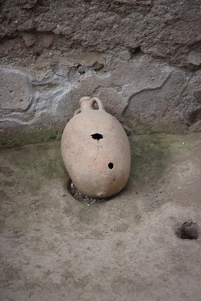 IX.12.4 Pompeii. October 2024.
Small courtyard “m”, near north wall. Photo courtesy of Klaus Heese.