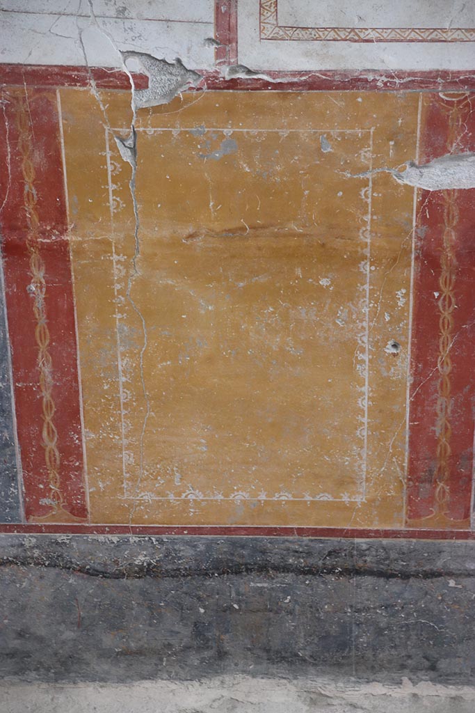 IX.12.4 Pompeii. October 2024.
Room “o”, detail of painted panel on south wall. Photo courtesy of Klaus Heese.