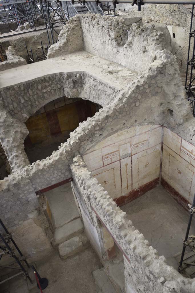 IX.12.6 Pompeii. February 2017.
Looking west from above room “i”, upper left, and room “l(L)”, lower right.
Photo courtesy of Johannes Eber.