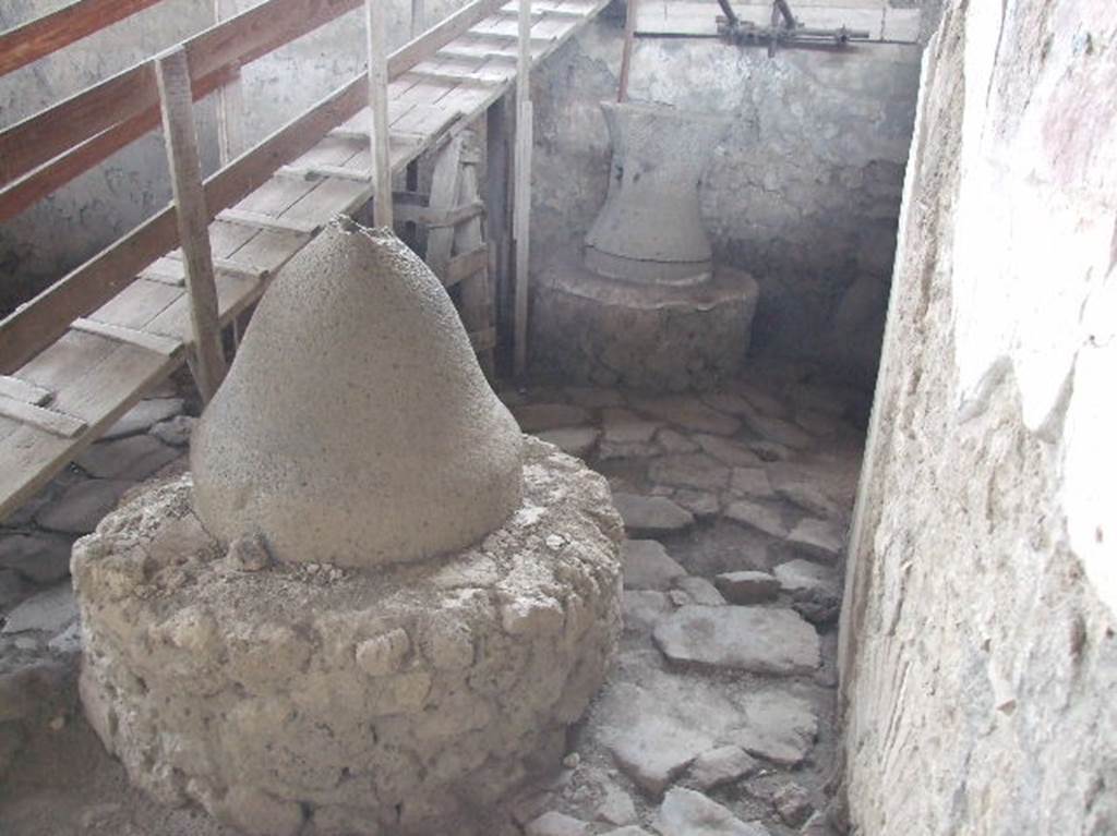 IX.12.6 Pompeii. December 2006. Room “f”, mill and grindstone.
In 2006, the temporary steps descended from above the unexcavated area of IX.12.4 into room “f”.
