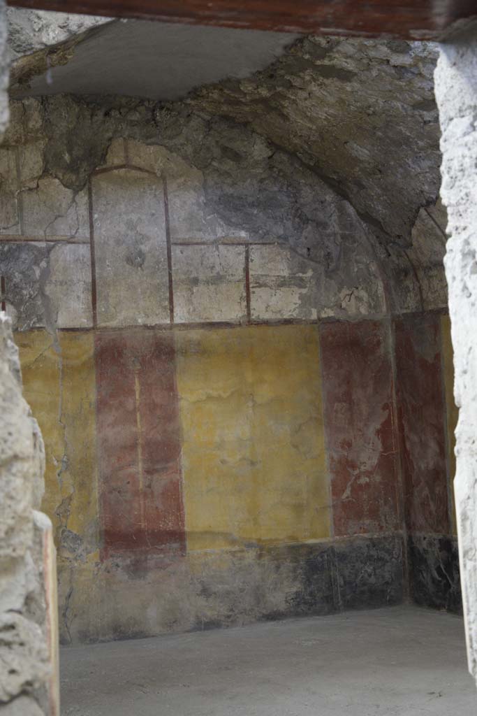 IX.12.6 Pompeii. February 2017.
Room “i”, looking towards west wall. Photo courtesy of Johannes Eber.