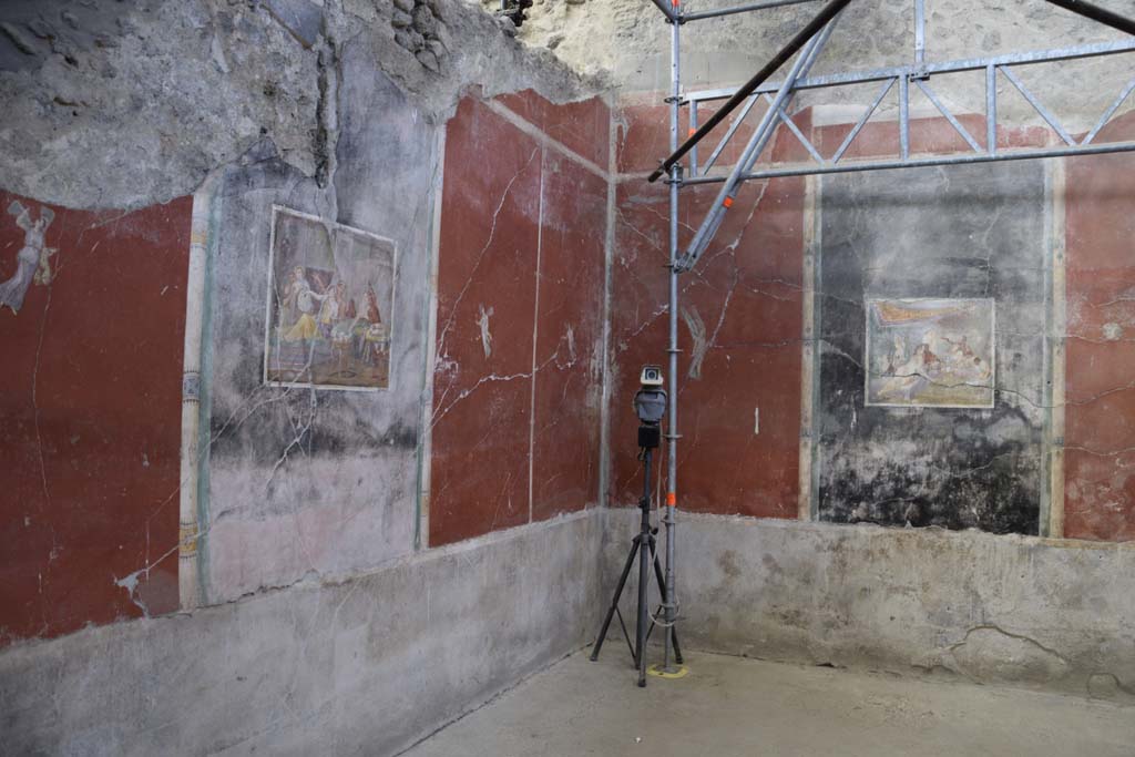 IX.12.6 Pompeii. February 2017.
Room “m”, looking towards west wall, north-west corner and north wall in triclinium. Photo courtesy of Johannes Eber.