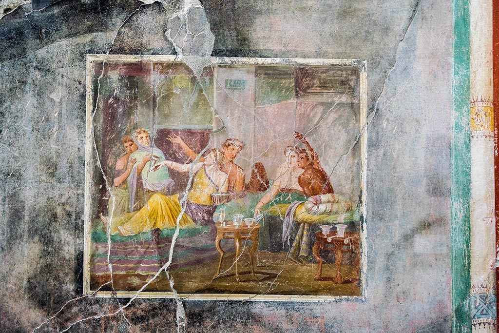 IX.12.6 Pompeii. July 2024.
Room “m”, central painting of banqueting scene on west wall of triclinium. Photo courtesy of Johannes Eber.