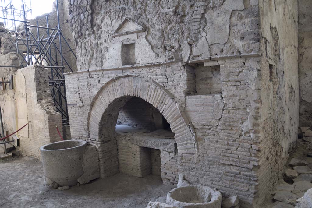 IX.12.6 Pompeii. February 2017. Room “e”, looking south-west towards oven “d” in bakery. Photo courtesy of Johannes Eber.