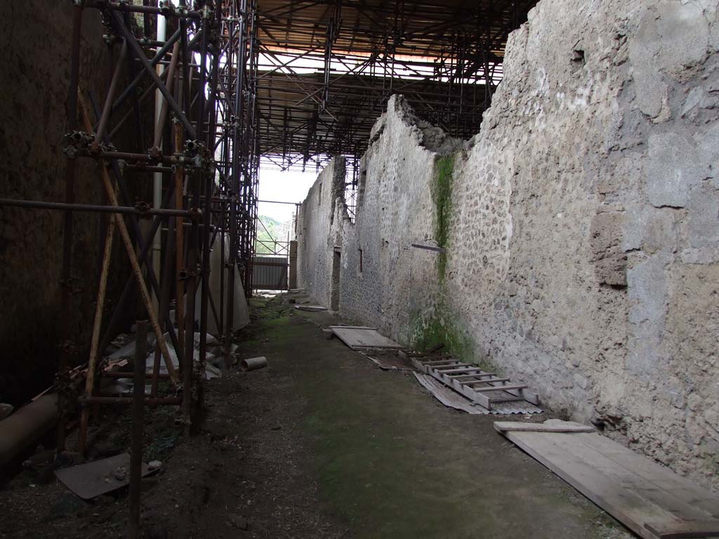 IX.13 Pompeii, on left. December 2006. Vicolo di Giulio Polibio, looking south. IX.12, on right.