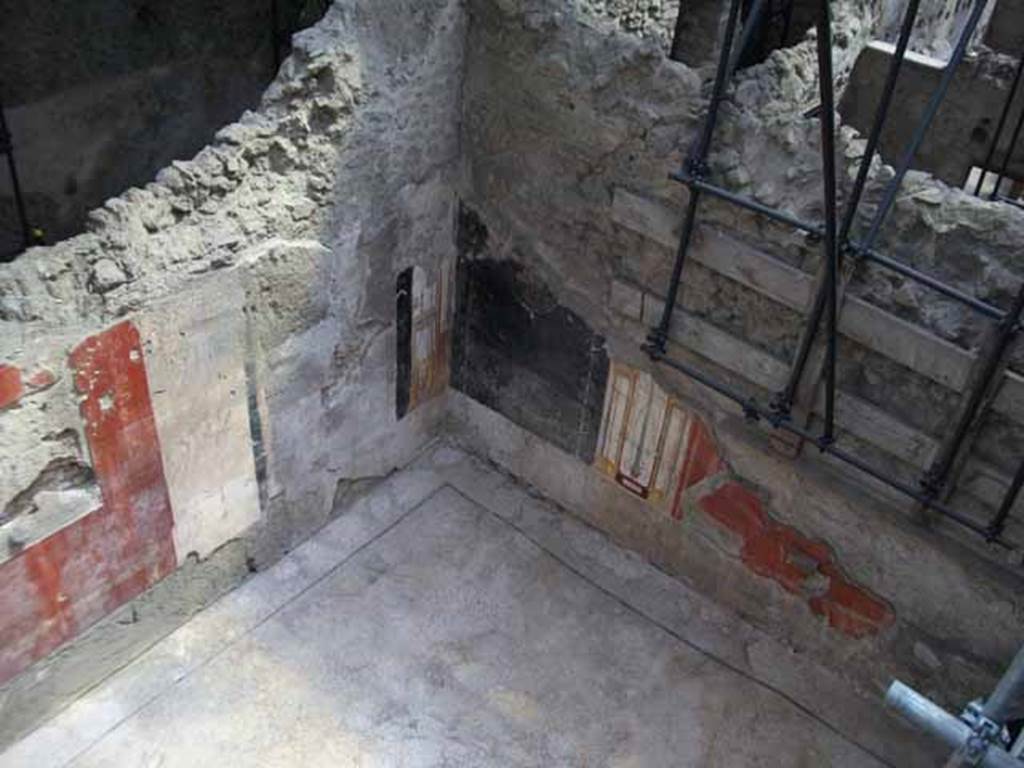 IX.12.9 Pompeii. May 2010. Room “u”, south-east corner.