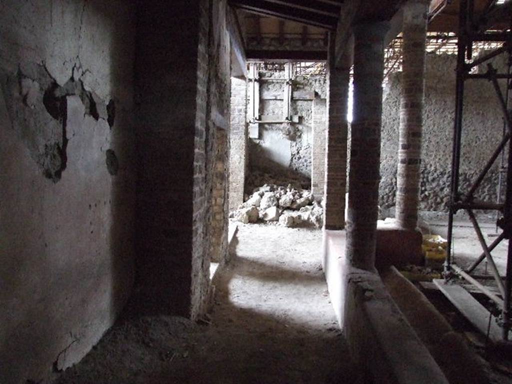 IX.12.9 Pompeii. December 2006.
South-east corner of peristyle/garden 5, underneath prothyron numbered 7, with room 8, in centre, on south side.