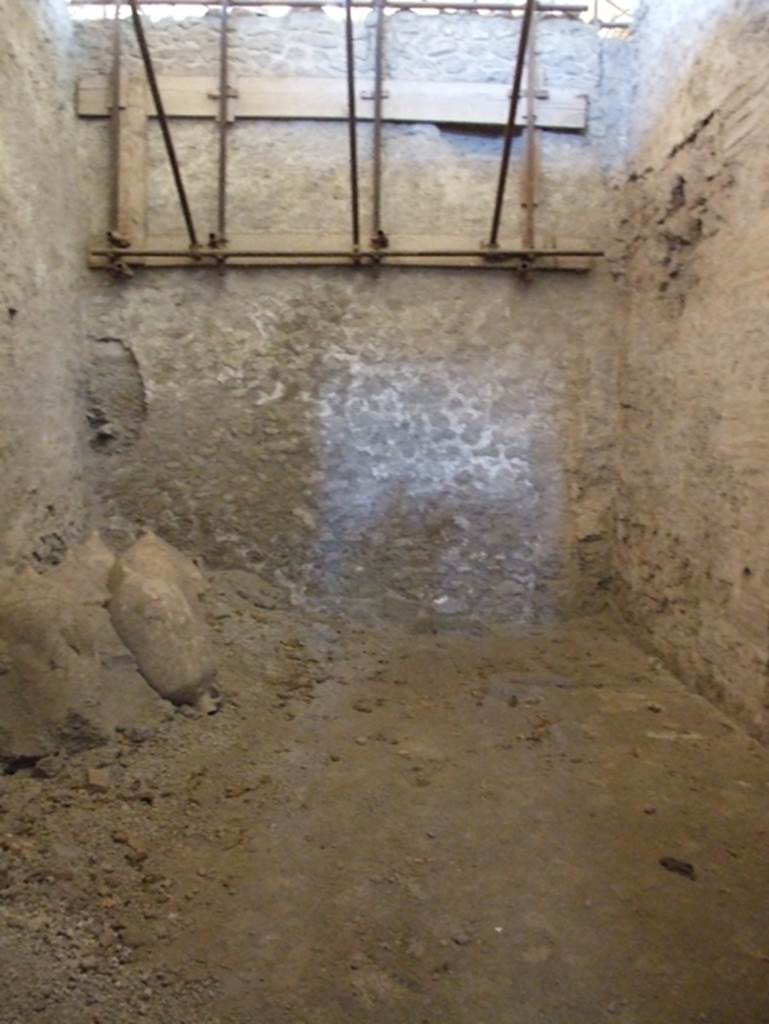 IX.12.9 Pompeii. March 2009. Room 14, north wall.