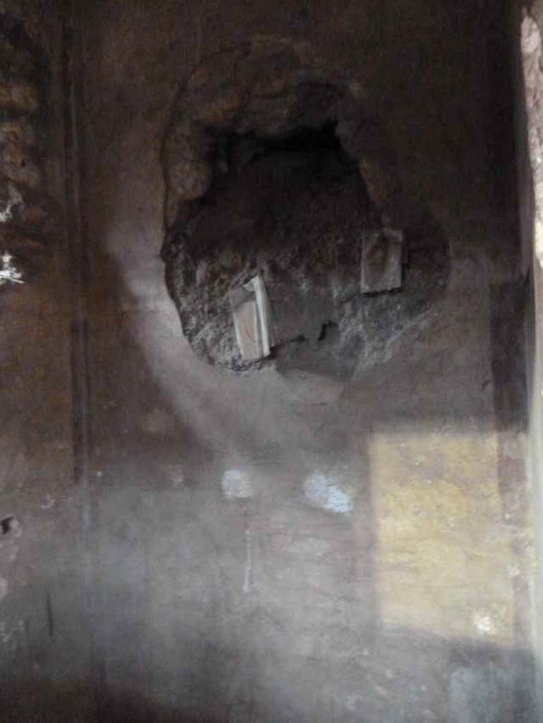 IX.12.9 Pompeii. May 2010. Room 6, west wall.