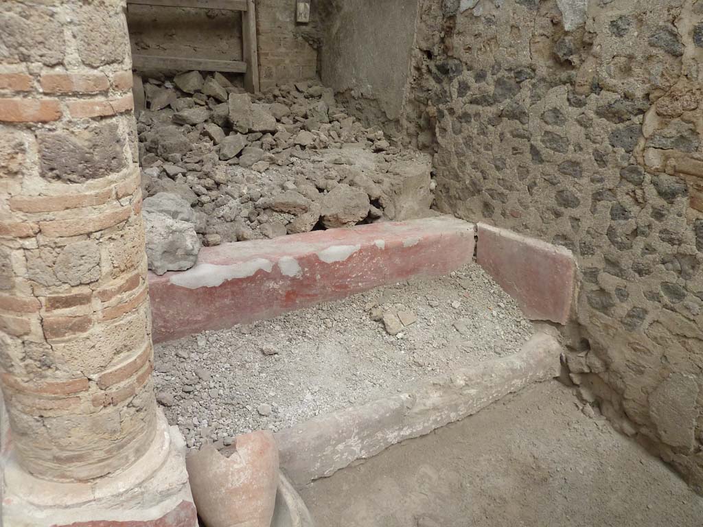 IX.12.9 Pompeii. May 2010. Garden area 5, south-east corner, looking into area 8.