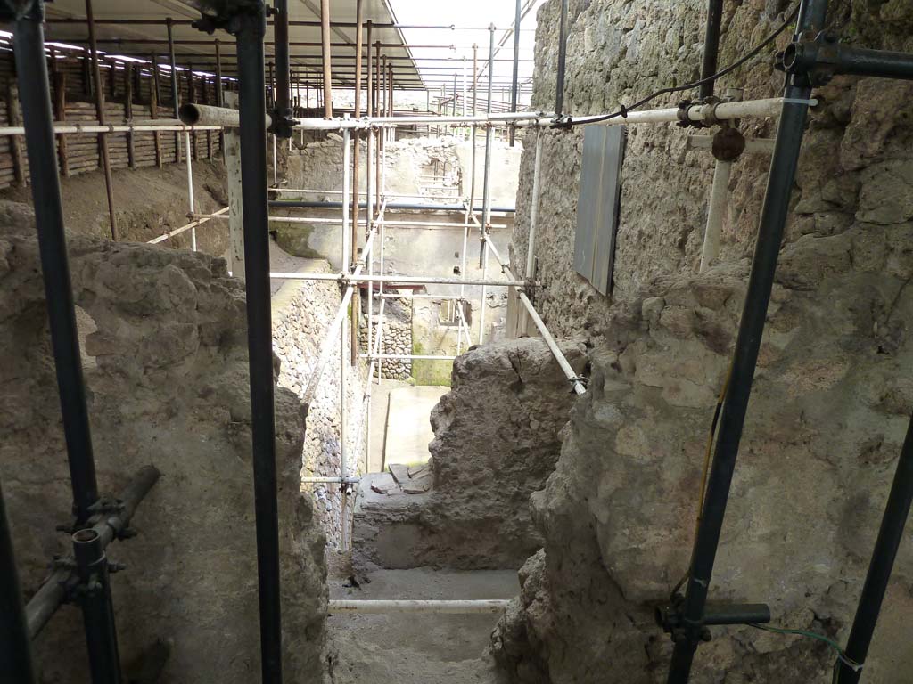 IX.13 Pompeii. May 2010. Excavation behind IX.13.1. Looking east from Vicolo di Giulio Polibio.