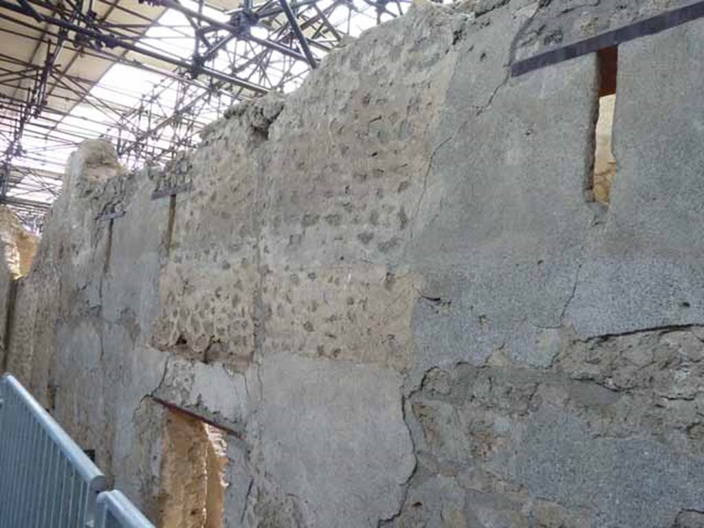 IX.12.9 Pompeii. May 2010. Exterior upper wall, looking south.