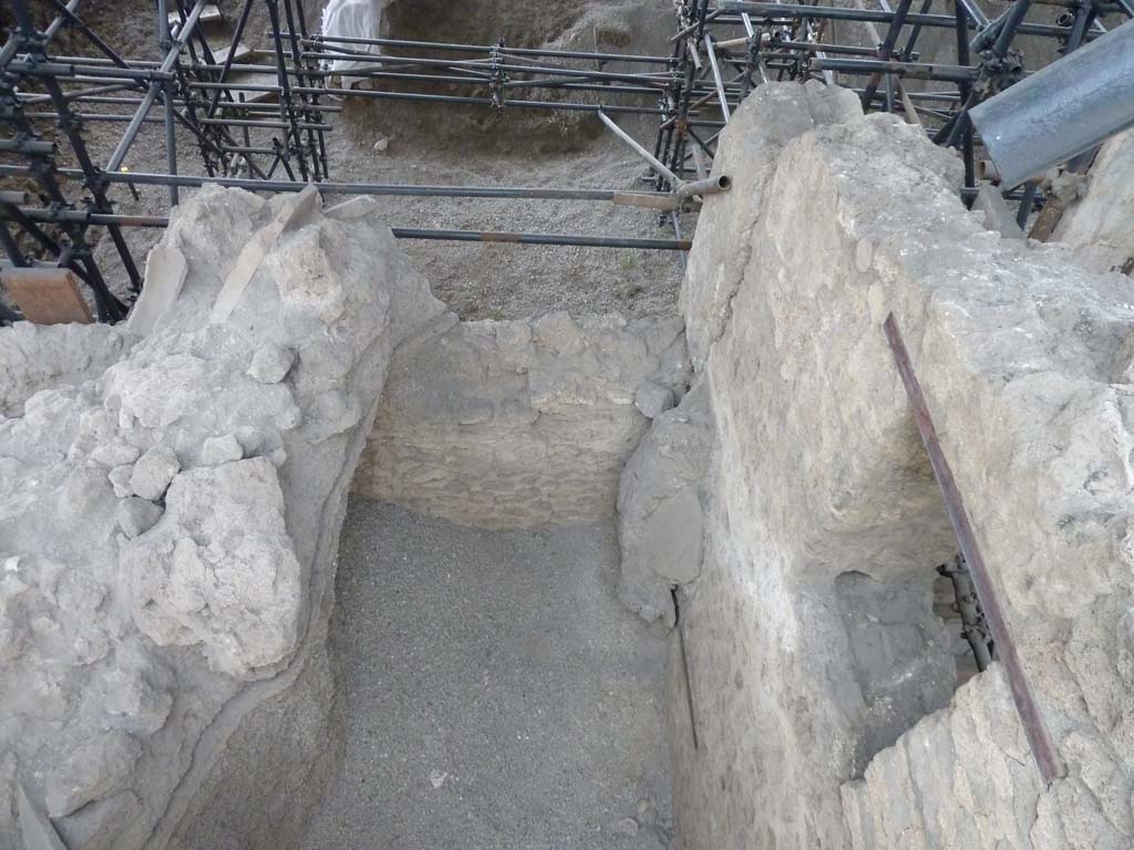 IX.12.A/IX.12.9 Pompeii. May 2010. North-west corner of room 10 from above, and north wall with window.