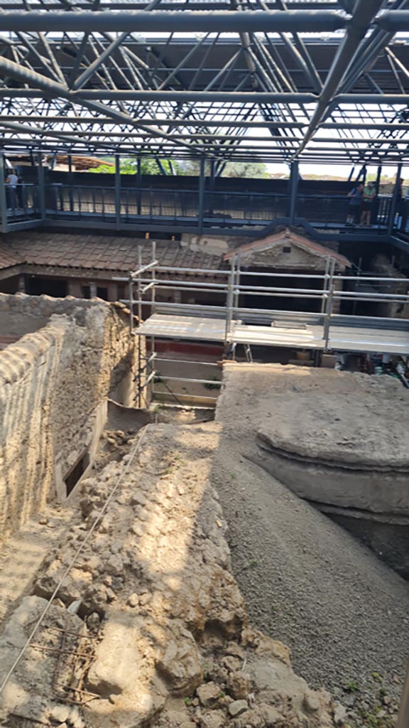 IX.12.A/IX.12.9 Pompeii. June 2024. 
Room 10, looking east towards peristyle and area of monumental gateway. 
Photo courtesy of Giuseppe Ciaramella.

