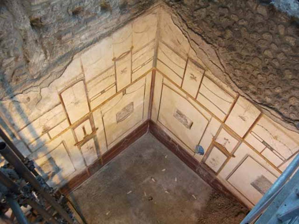 IX.12.9 Pompeii. May 2010. Room 13, looking towards north-east corner.