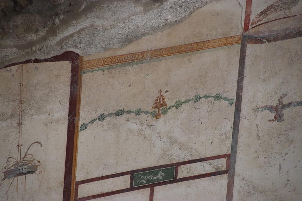 IX.12.9 Pompeii. October 2024.
Room 13, detail from upper east wall at north end. Photo courtesy of Klaus Heese.