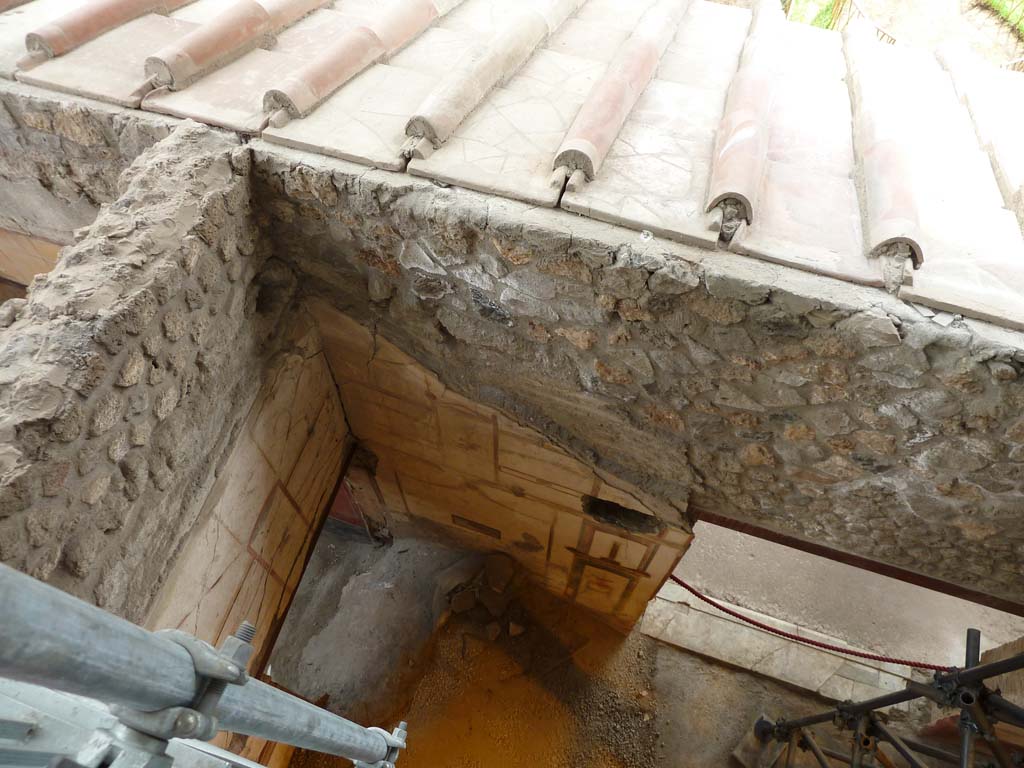 IX.12.9 Pompeii. May 2010. Room 13, south side.
Doorway to room 11 in east wall, blocked by material, and doorway to garden area 5 in south wall.