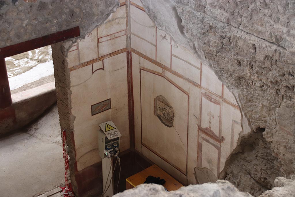 IX.12.9 Pompeii. October 2024. Room 13, south-west corner. Photo courtesy of Klaus Heese.