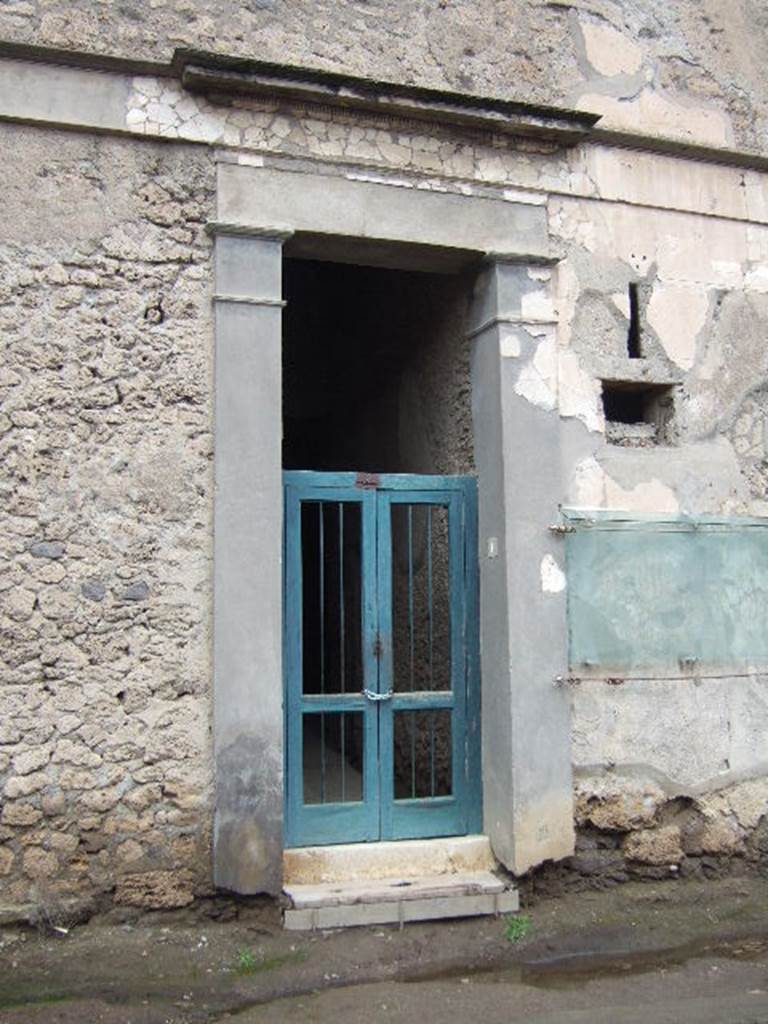 IX.13.1 Pompeii. December 2005. Entrance.