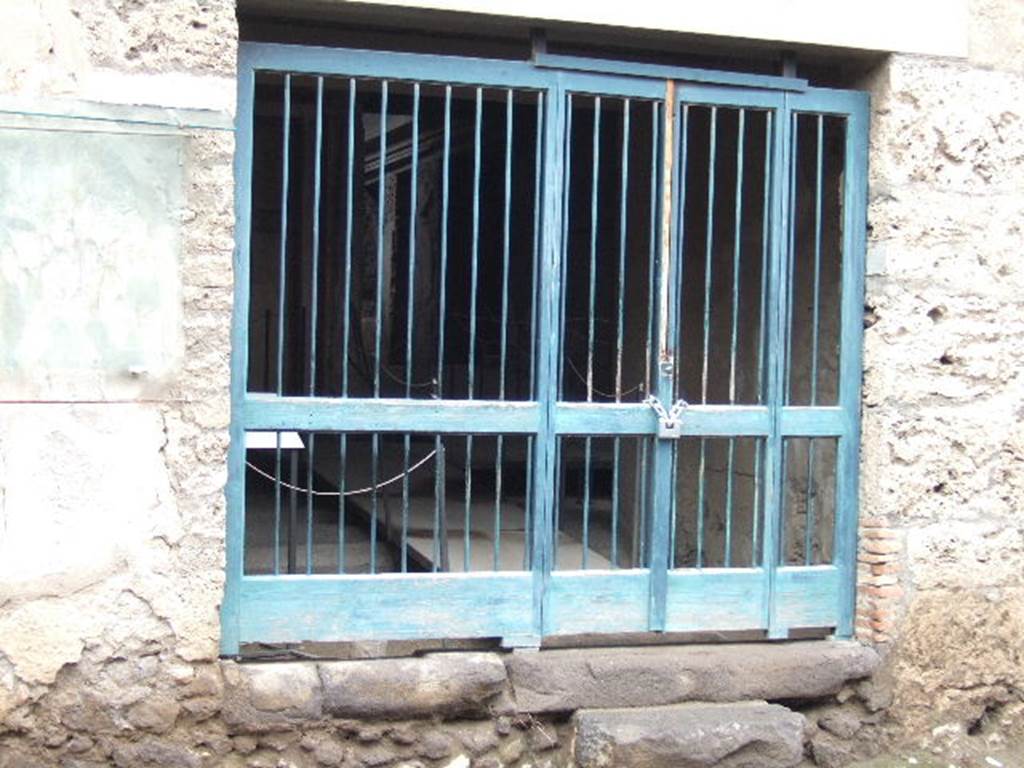 IX.13.2 Pompeii. September 2004. Entrance.
