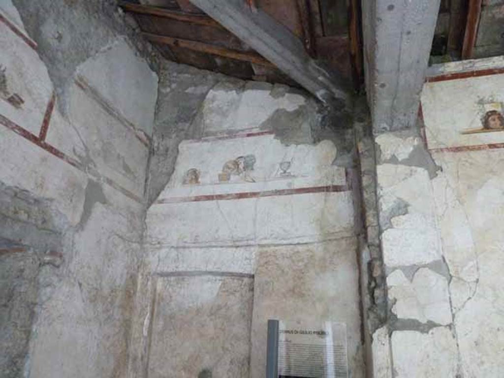 IX.13.1-3 Pompeii. May 2010. Room 9, north east corner.