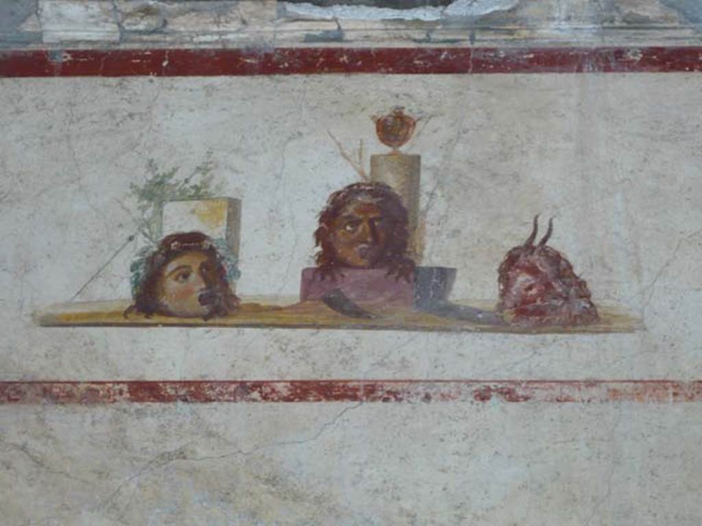 IX.13.1-3 Pompeii. May 2012. Room 9, detail of painting from east wall.
Photo courtesy of Buzz Ferebee.
