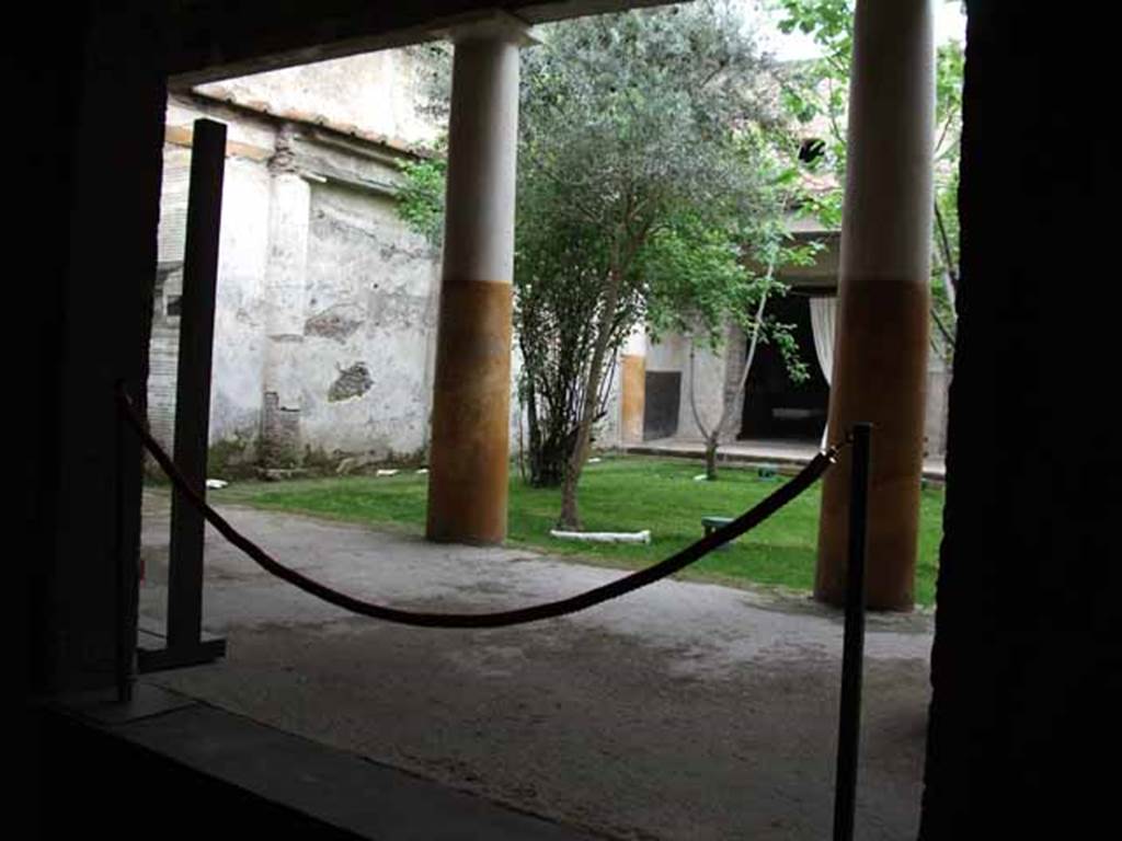 IX.13.1-3 Pompeii. May 2010. Room 9, south portico, looking north west from room 15.