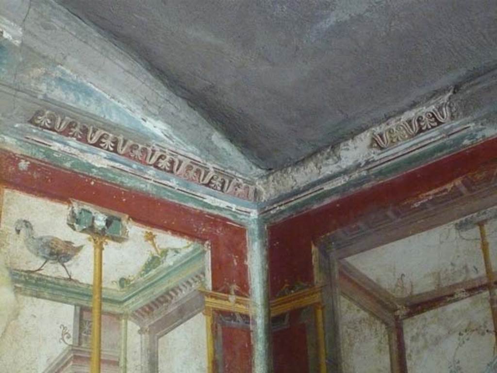 IX.13.1-3 Pompeii. May 2012. Room 17, upper south-west corner. Photo courtesy of Buzz Ferebee.
