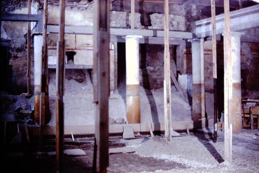 IX.13.1-3 Pompeii, 1973. Looking towards north-east corner of peristyle area. Photo by Stanley A. Jashemski.
Source: The Wilhelmina and Stanley A. Jashemski archive in the University of Maryland Library, Special Collections (See collection page) and made available under the Creative Commons Attribution-Non Commercial License v.4. See Licence and use details. J73f0438