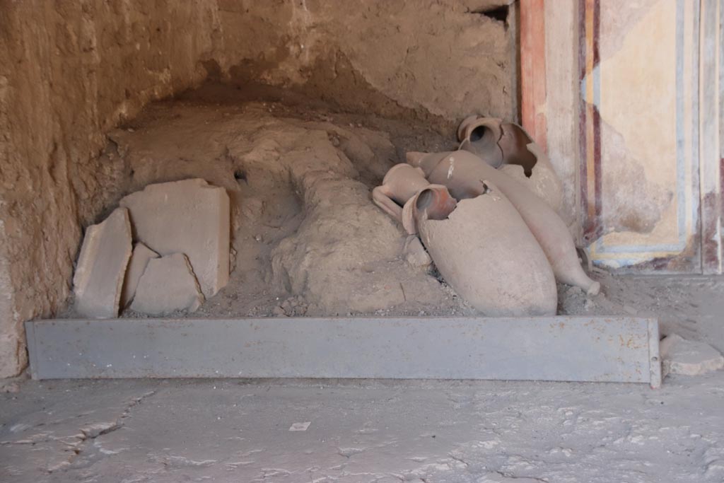 IX.13.1-3 Pompeii. October 2022. Room 1, looking north towards north-west corner. Photo courtesy of Klaus Heese.