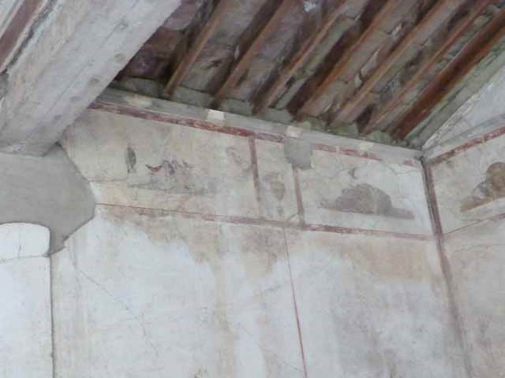 IX.13.1-3 Pompeii. May 2010. Room 9, south east corner, paintings.