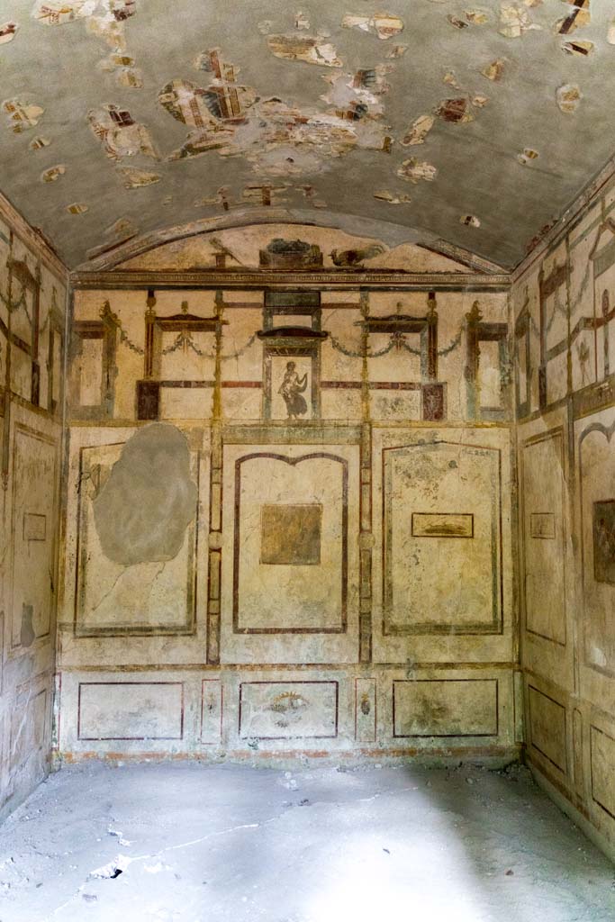 IX.13.1-3 Pompeii. October 2021. Room 11, looking north. Photo courtesy of Johannes Eber.