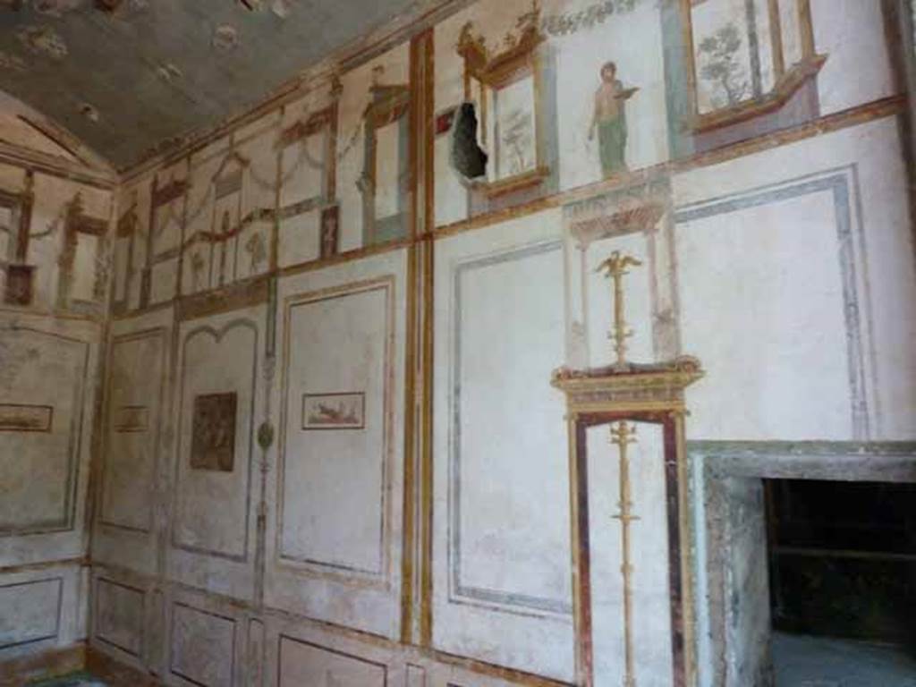 IX.13.1-3 Pompeii. May 2010. Room 11, east wall.