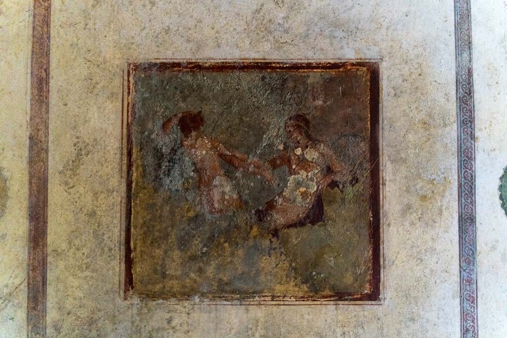 IX.13.1-3 Pompeii. October 2021.
Room 11, wall painting of Apollo and Daphne from centre of east wall. Photo courtesy of Johannes Eber.
