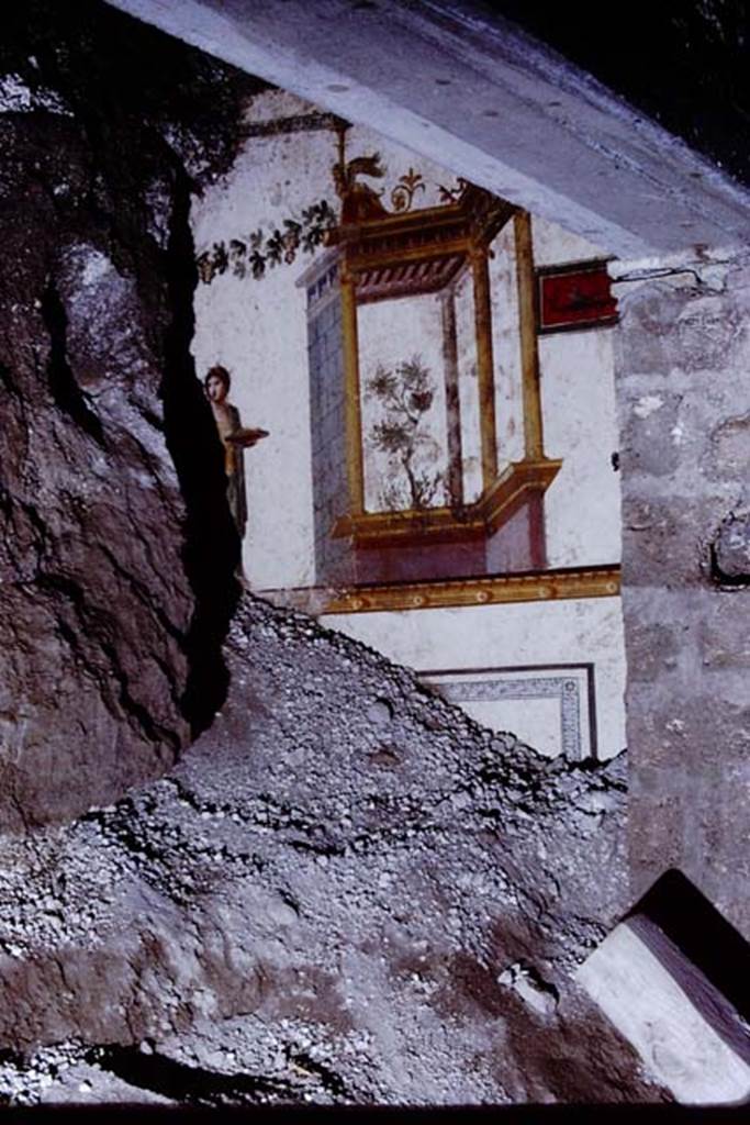 IX.13.1-3 Pompeii. 1972. Room 11, east wall during excavation. Photo by Stanley A. Jashemski.
Source: The Wilhelmina and Stanley A. Jashemski archive in the University of Maryland Library, Special Collections (See collection page) and made available under the Creative Commons Attribution-Non Commercial License v.4. See Licence and use details. J72f0440