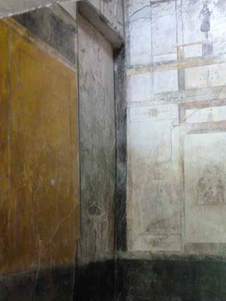 IX.13.1-3 Pompeii. May 2010.  Room 12, north-west corner.