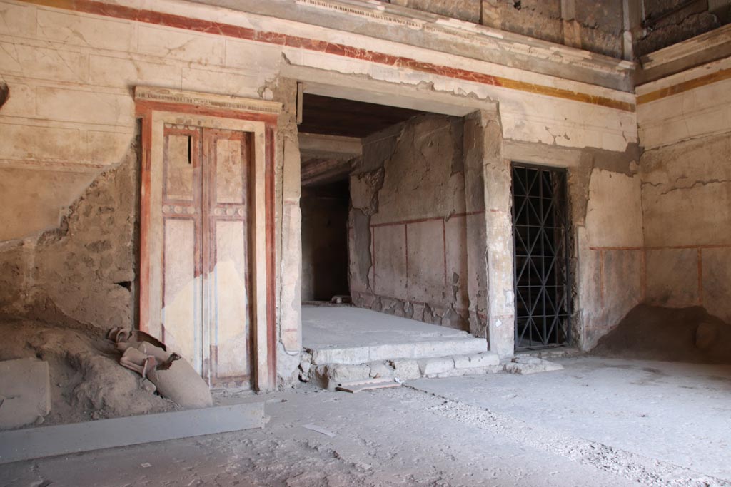 IX.13.3 Pompeii. October 2022. Room 1, looking north-east towards doorways to rooms 28 and 29. Photo courtesy of Klaus Heese.