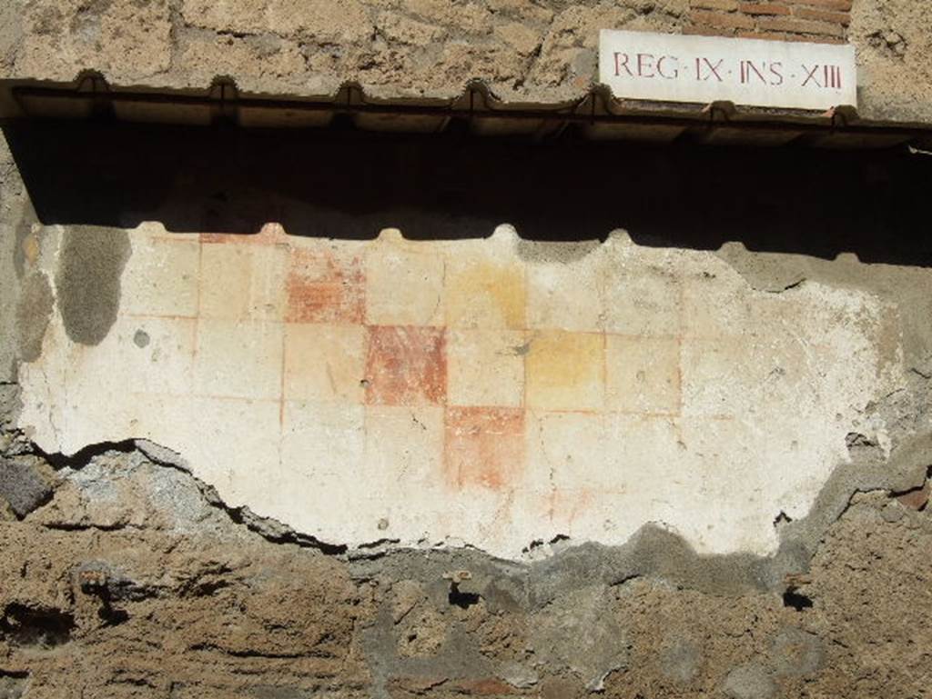IX.13.6 Pompeii. December 2005. Detail of plaster with chessboard pattern to east of entrance.