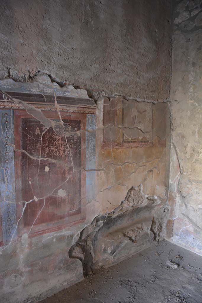 IX.14.4 Pompeii. September 2019.
Room 5, east wall at south end with bed recess, and wall painting above.
Foto Annette Haug, ERC Grant 681269 DÉCOR.