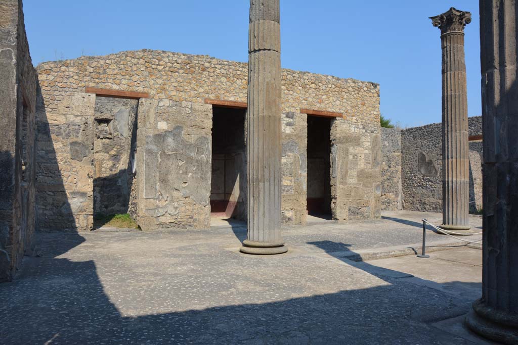IX.14.4 Pompeii. July 2017. Looking across atrium towards east side.
Foto Annette Haug, ERC Grant 681269 DÉCOR.